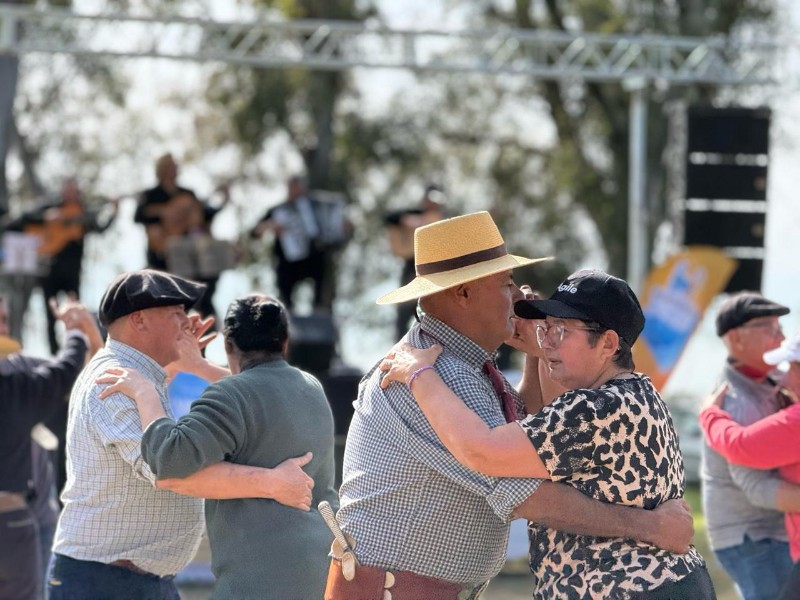 La fe y el chamamé reunieron a miles de vecinos en Colonia 10 de Julio